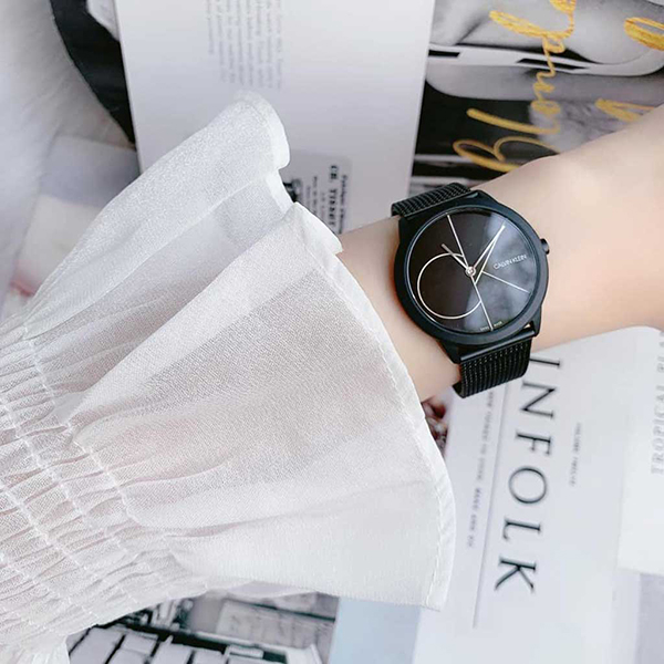 kalis-saati-calvin-klein-minimal-shavi-khlze1.jpg