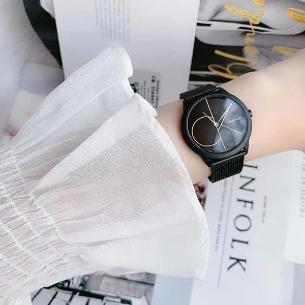 kalis-saati-calvin-klein-minimal-shavi-khlze1.jpg