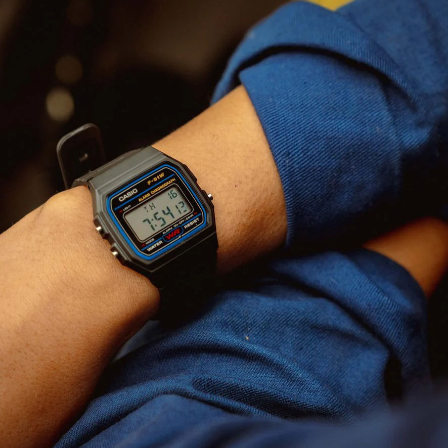 uniseqsi-saati-casio-f91w-shavi-xelze.jpg